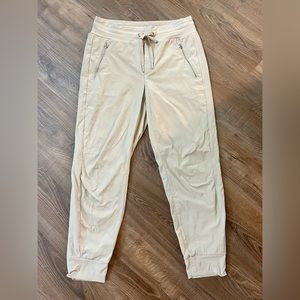 Athleta Trekkie North Jogger - Birch Grey -Size 6